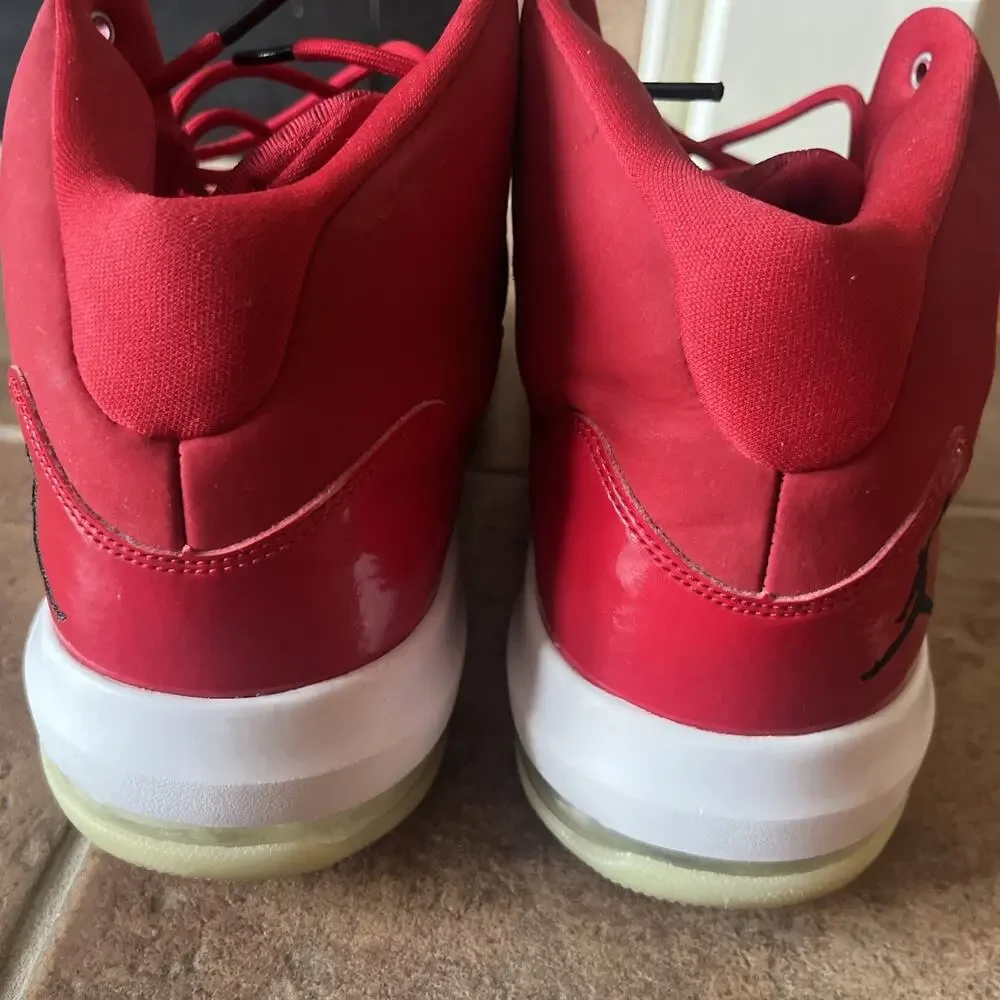Nike Air Jordan Max Aura Red Basketball Shoes Size 11.5 CQ9451-600